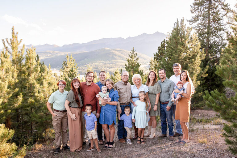 What to Wear for Extended Family Pictures at Sapphire Point with Colorado Lifestyle Photography