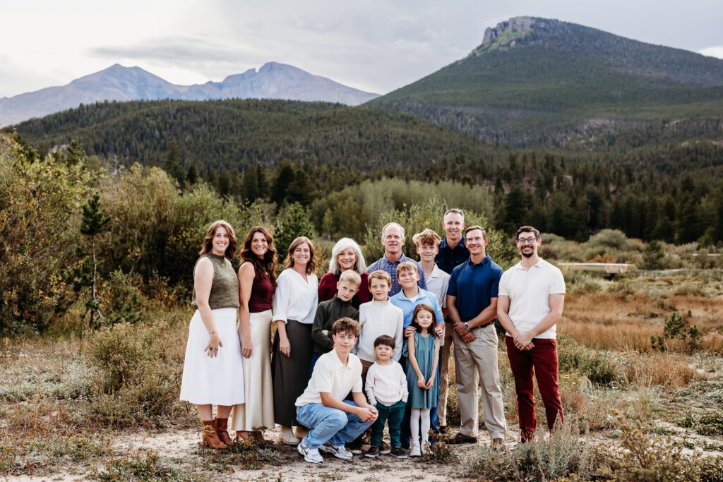 What to Wear for Extended Family Pictures in Estes Park with Colorado Lifestyle Photography